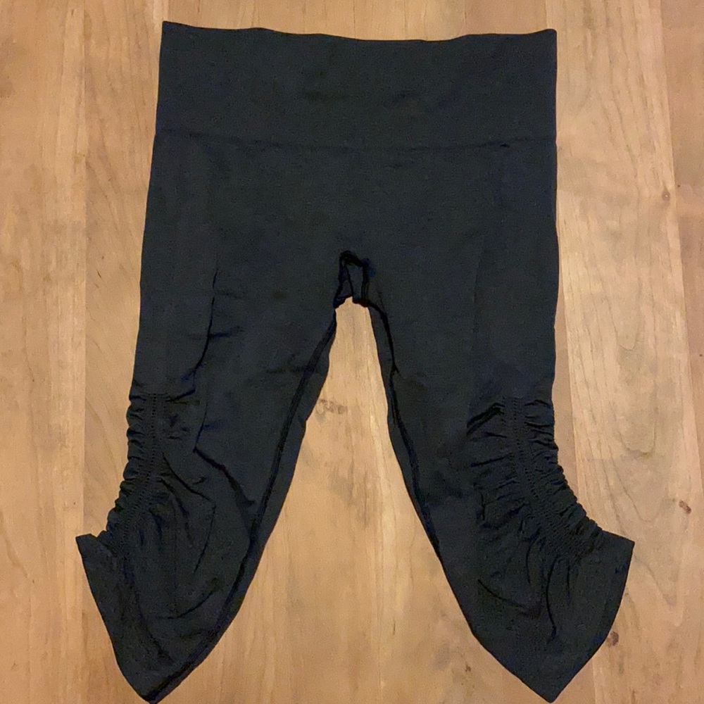 Perfect condition lulu lemon capri leggings.